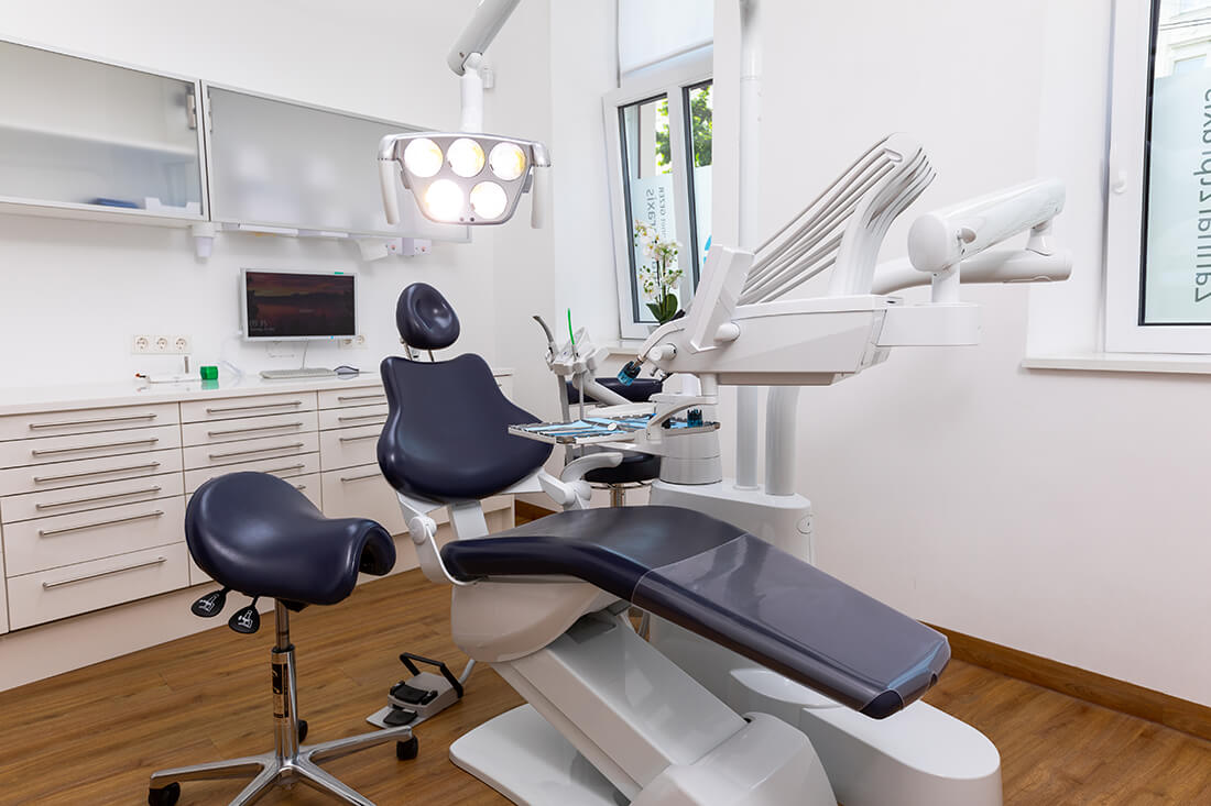 Zahnärztin Wien - Gezer - ein Behandlungszimmer der Praxis