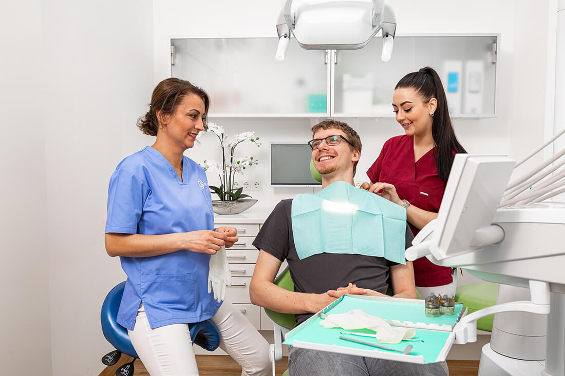 Zahnärztin Wien - Gezer - Behandlung in der Praxis