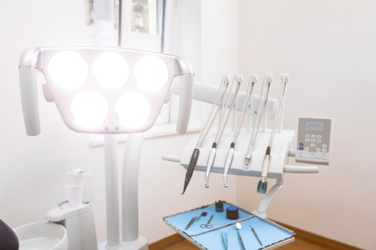 Zahnärztin Wien - Gezer - zahnärztliches Besteck für die Leistung Endodontie